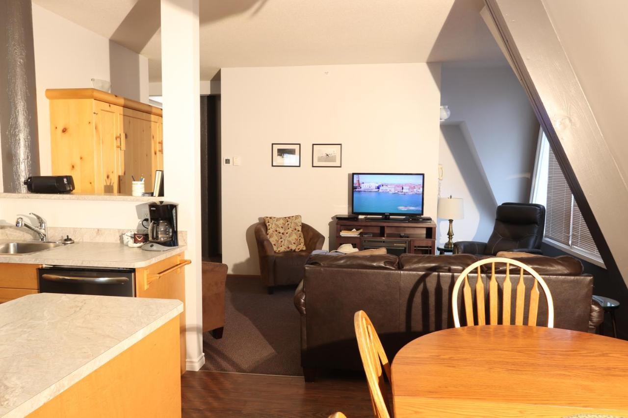 The Pinnacles Suites & Townhomes Silver Star Eksteriør billede
