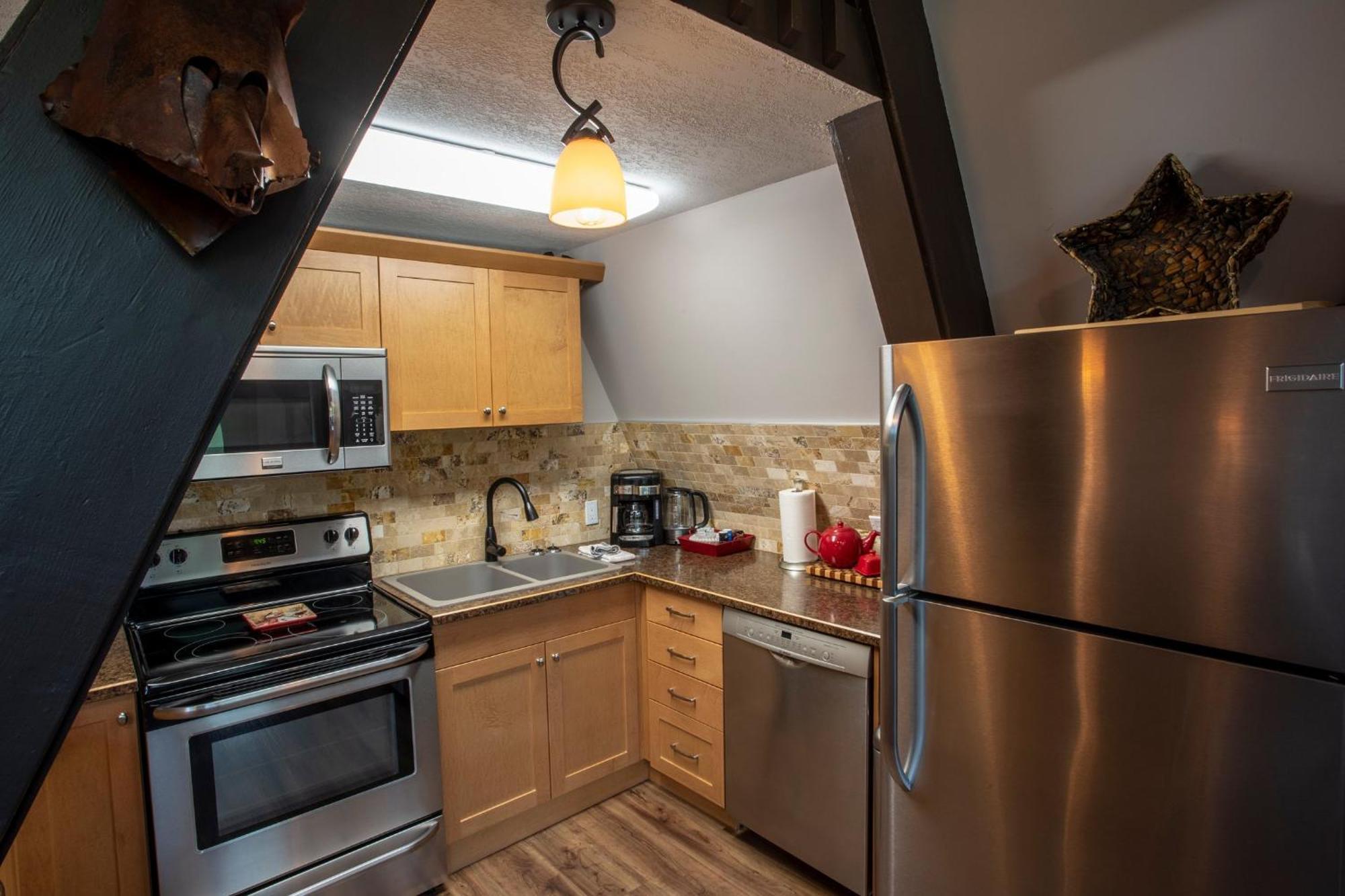 The Pinnacles Suites & Townhomes Silver Star Eksteriør billede