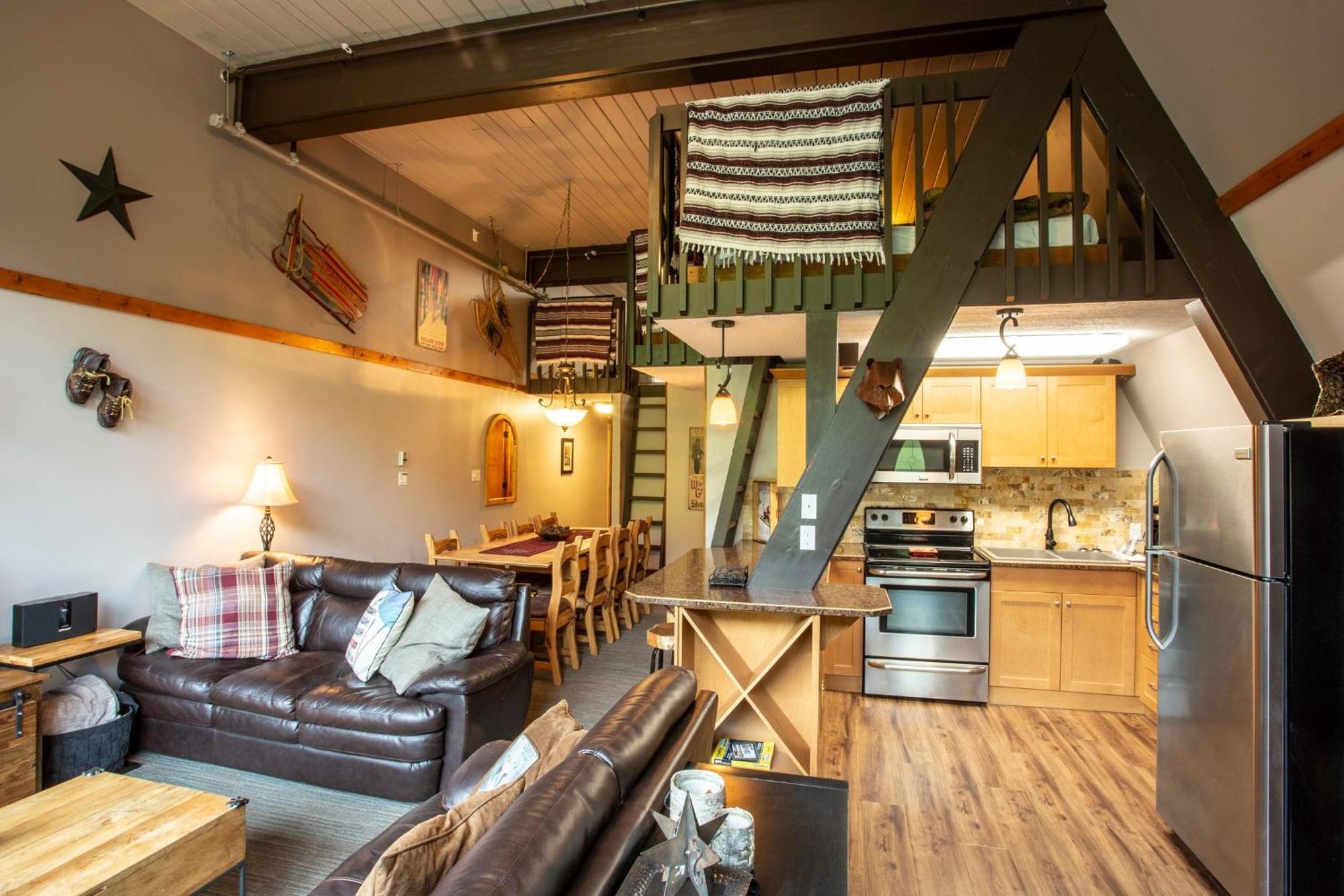 The Pinnacles Suites & Townhomes Silver Star Eksteriør billede
