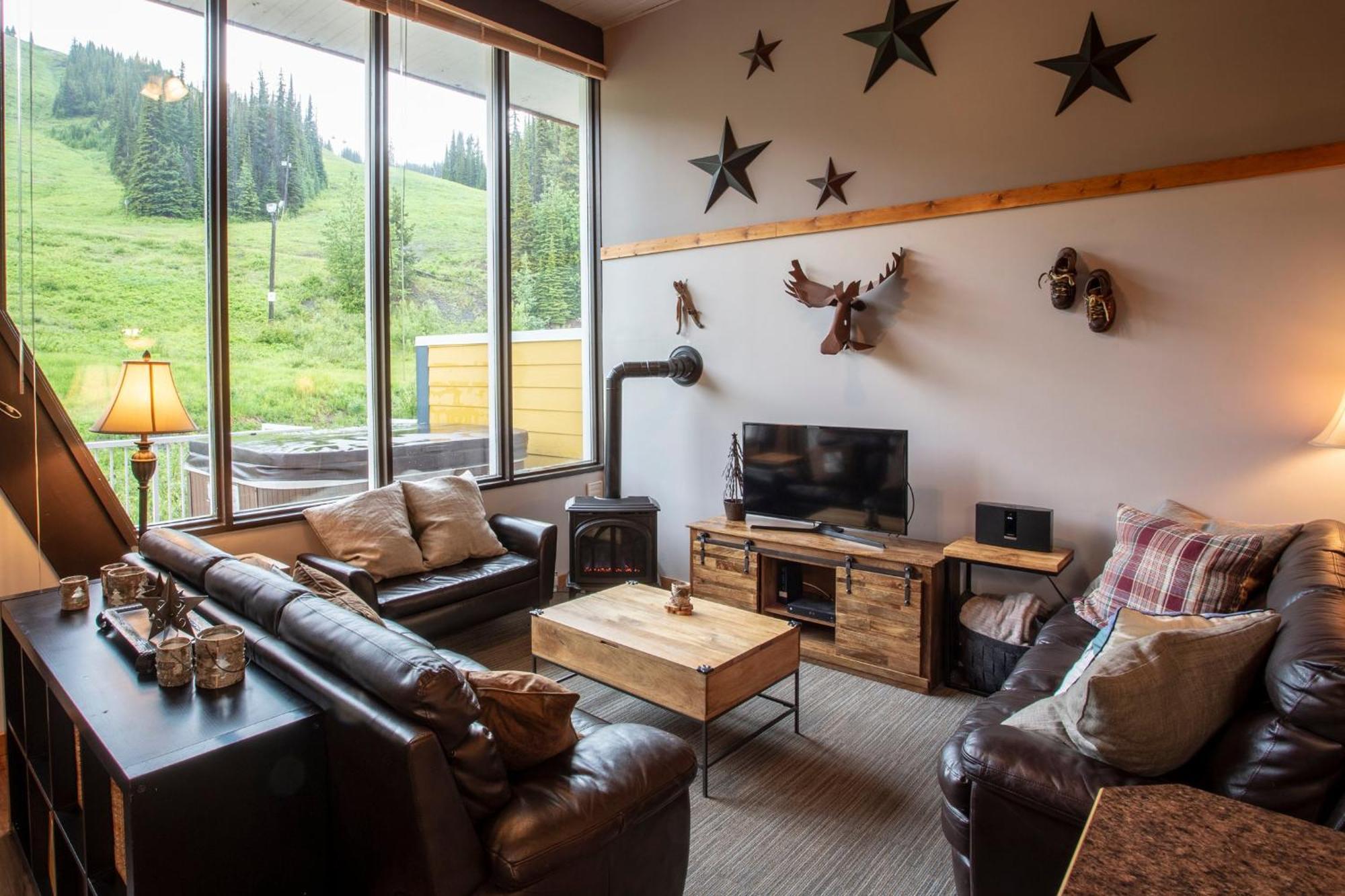 The Pinnacles Suites & Townhomes Silver Star Eksteriør billede