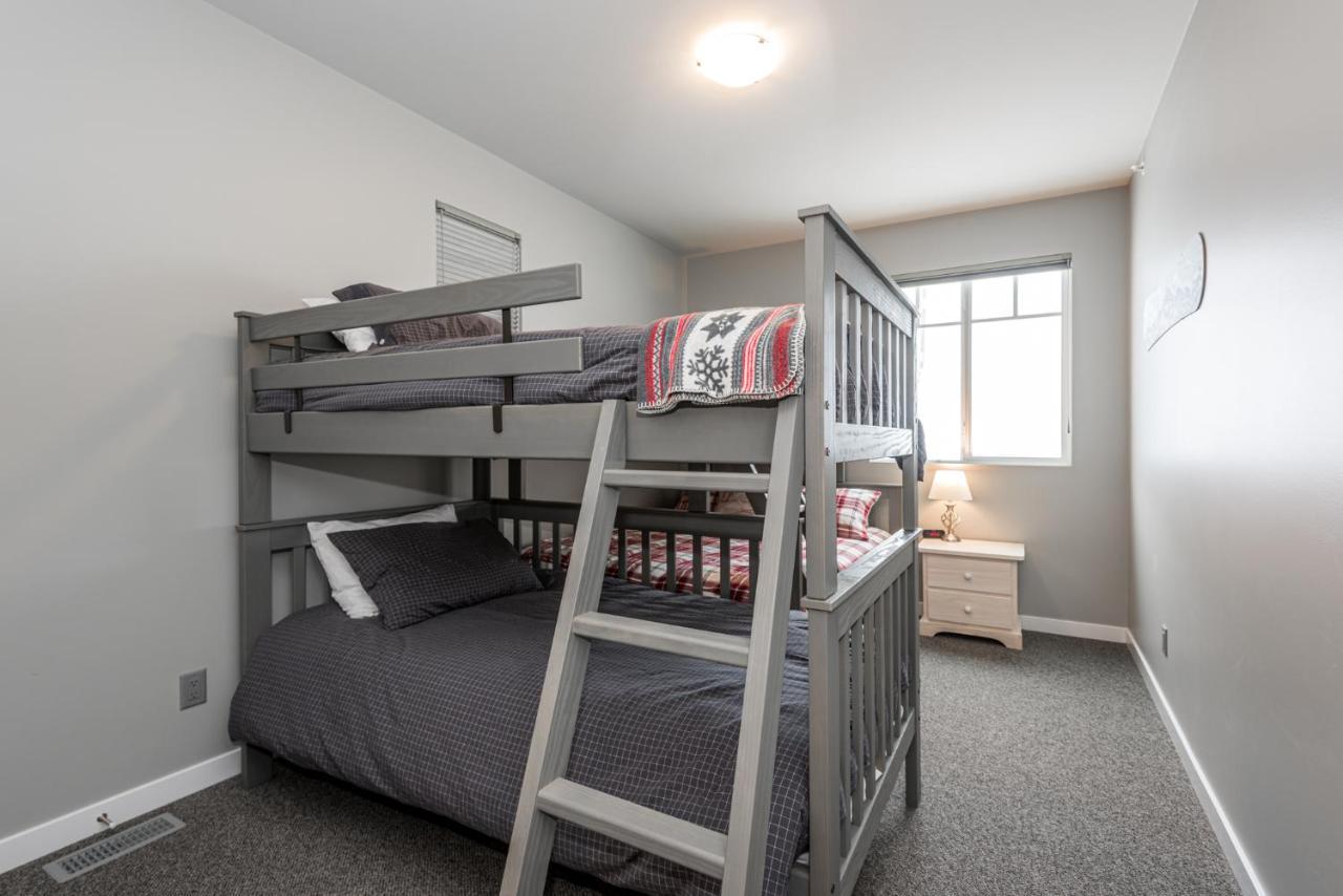 The Pinnacles Suites & Townhomes Silver Star Eksteriør billede